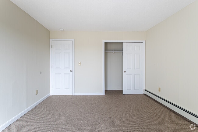 1HAB, 1BA, 625 ft² - Carlyle House Apartments