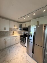Building Photo - 389 Fanshaw Way