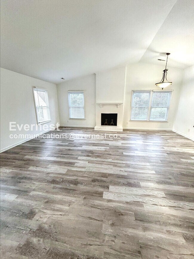 Foto del edificio - Limited Time Special Offer / 3 Bed/2 Bath Home with Off-Street Parking / Pet-Friendly / Available...