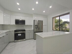 Building Photo - 7280 Amberly Ln