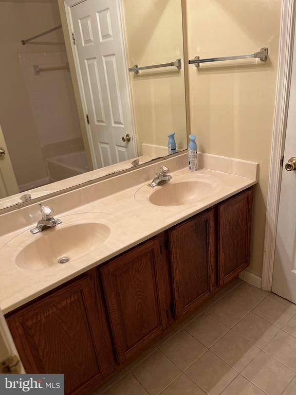 Foto del edificio - 33 Hiddencreek Ct