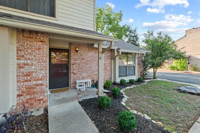 Building Photo - 3801 Menchaca Rd