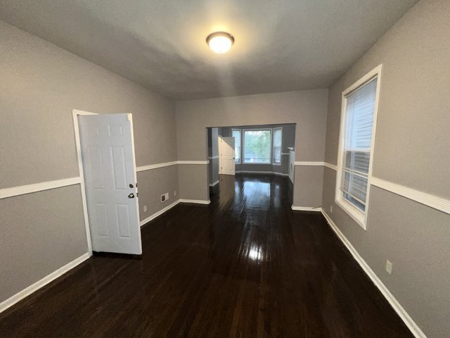 Foto del edificio - 2879 E 77th St