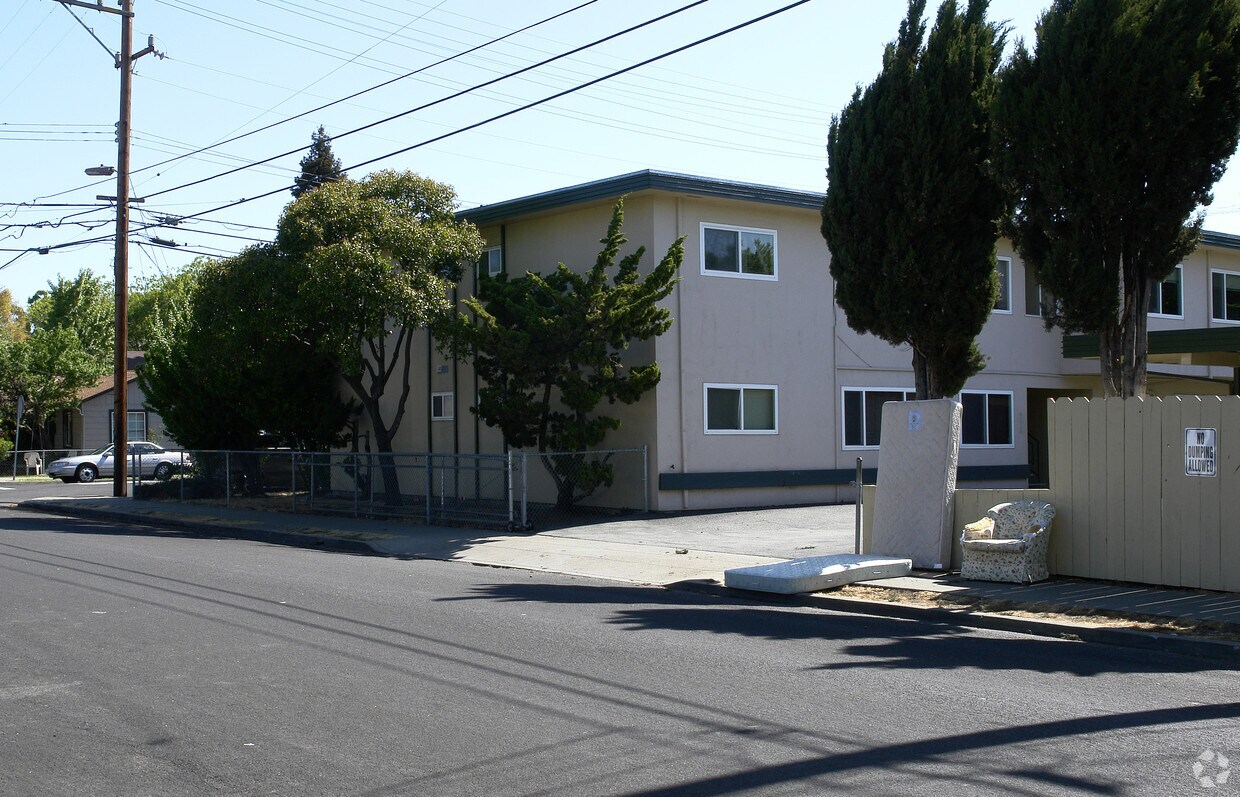 Primary Photo - Villa Realto