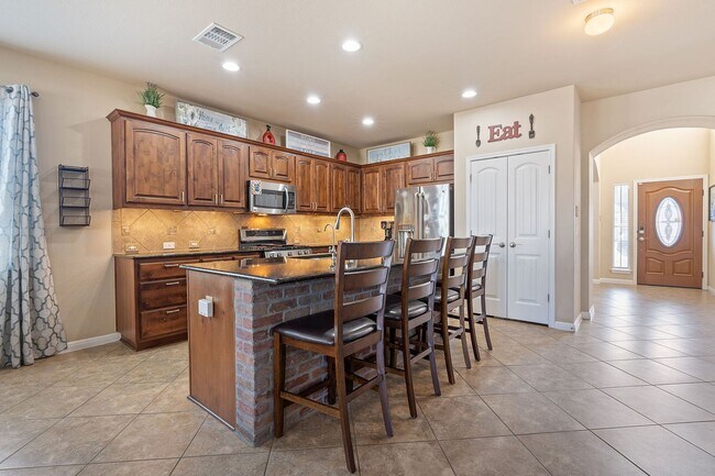 Building Photo - Beaming 4 Bedroom, 2.5 Bath, Corner Lot Ho...