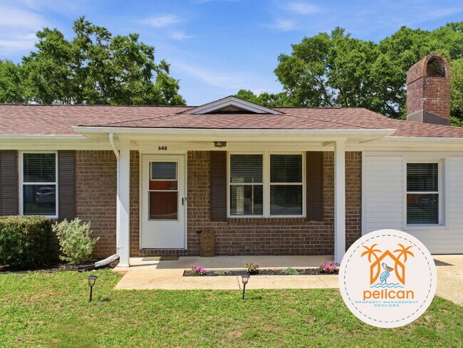 Foto del edificio - "Charming 3-Bedroom Retreat on Deedra Avenue - Spacious Living at 1325 Sq Ft in Pensacola!"
