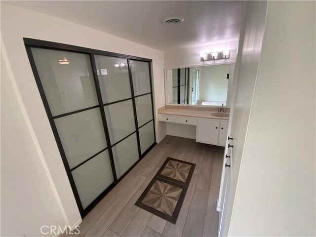 Foto del edificio - 1037 Harrison Ct