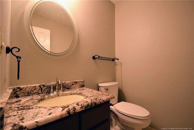 Foto del edificio - 213 Lofton Dr