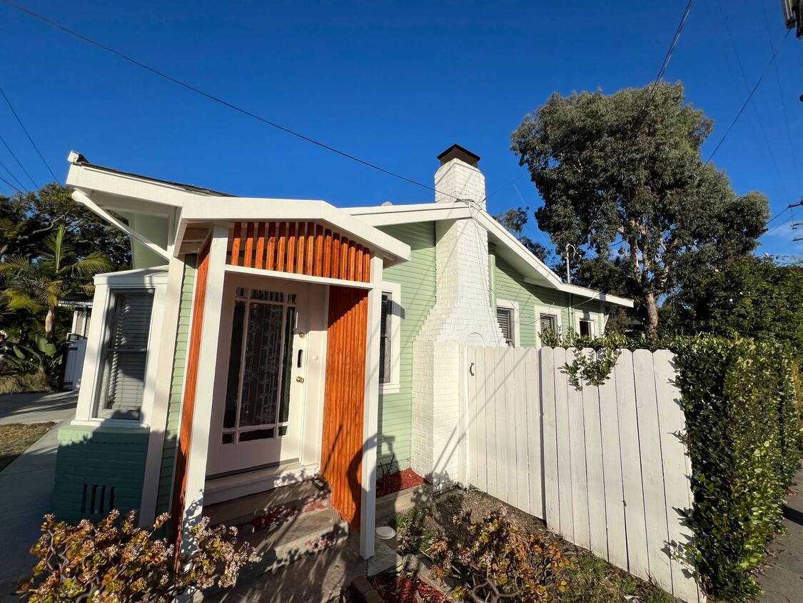 Primary Photo - CRAFTSMAN BUNGALOW MIDTOWN 2+1