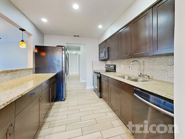 Foto del edificio - 1237 Edgerton Dr