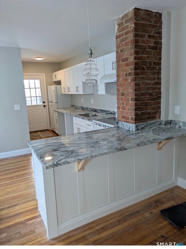 Building Photo - 34 Center St