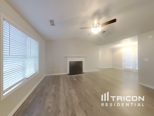 Building Photo - 404 Wolf Creek Ct
