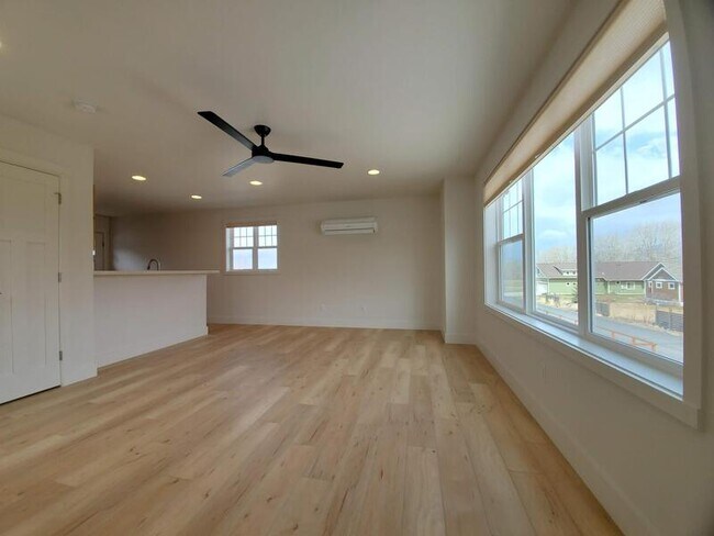 Building Photo - 3354 S 30th Ave