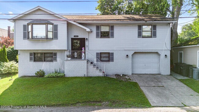 Foto del edificio - 2402 Dimmick Ave