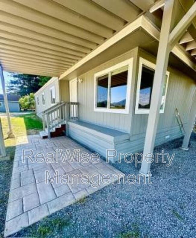 Building Photo - 2548 Lower River Rd