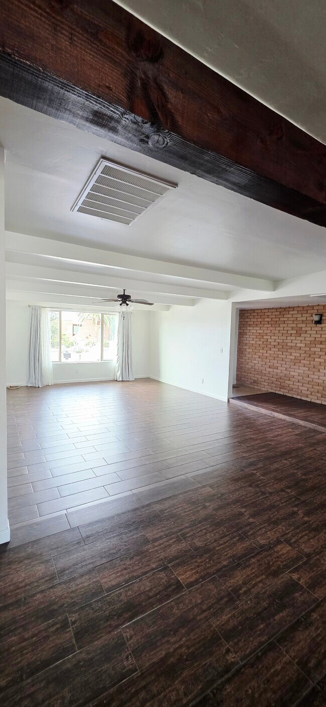 Foto del edificio - 9042 E Kenyon Dr