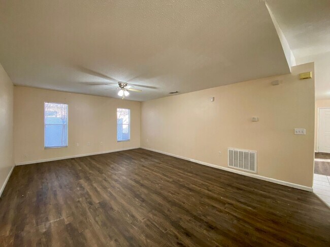 Building Photo - 3bed/2bath Lake View Single Family Home in Kissimmee, FL!