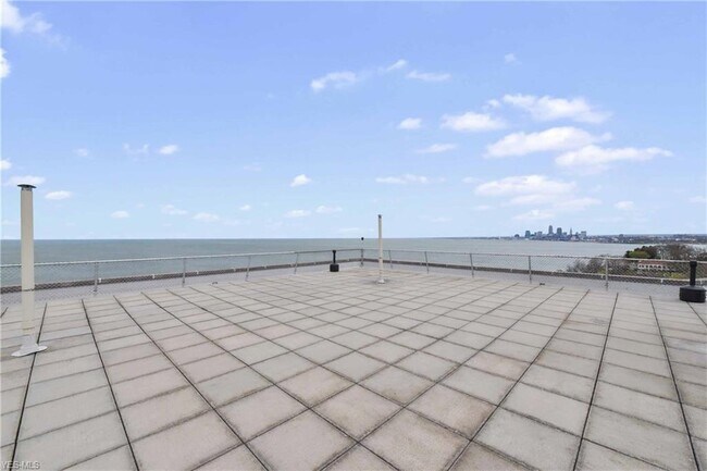 Building Photo - 11820 Edgewater Dr