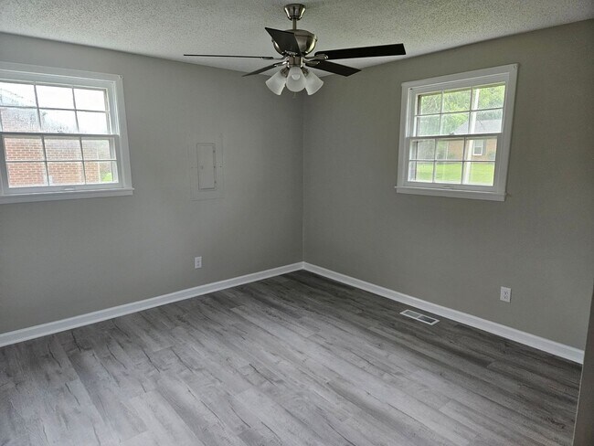 Foto del edificio - ****JUST REDUCED****2318 Floyd Ave, Murfre...