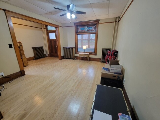 Building Photo - AVAILABLE May 2026 - Wonderful 4 Bedroom House - 2 Car Garage