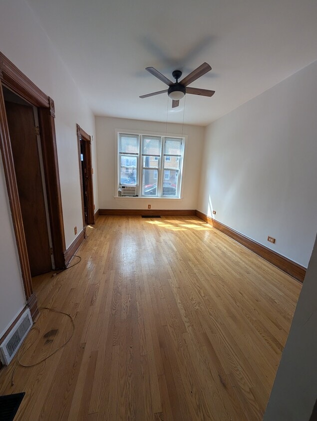 Photo - 1935 N Leavitt St (Chicago, IL)