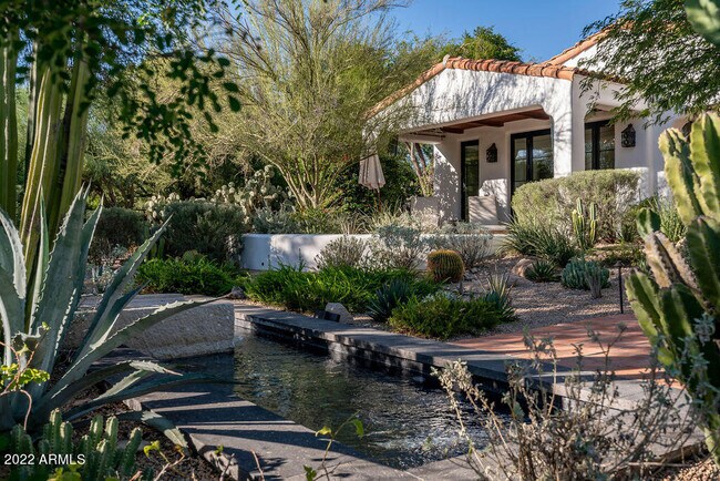Foto del edificio - 6723 N Desert Fairways Dr