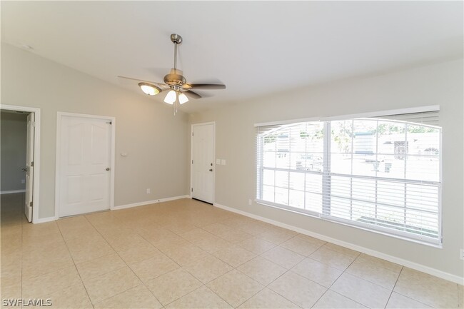 Building Photo - 2225 Mistleto Ln