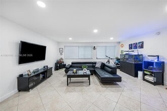 Building Photo - 9971 W Bay Harbor Dr