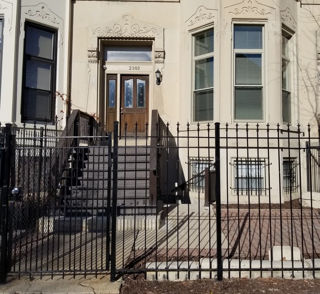 Building Photo - 2302 W Monroe St