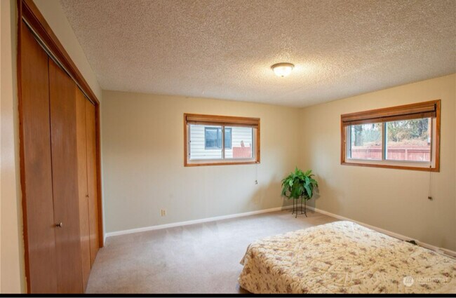Building Photo - 21855 Rd 7 NW