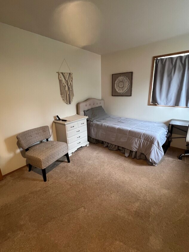 Foto principal - 906 51st St SE
