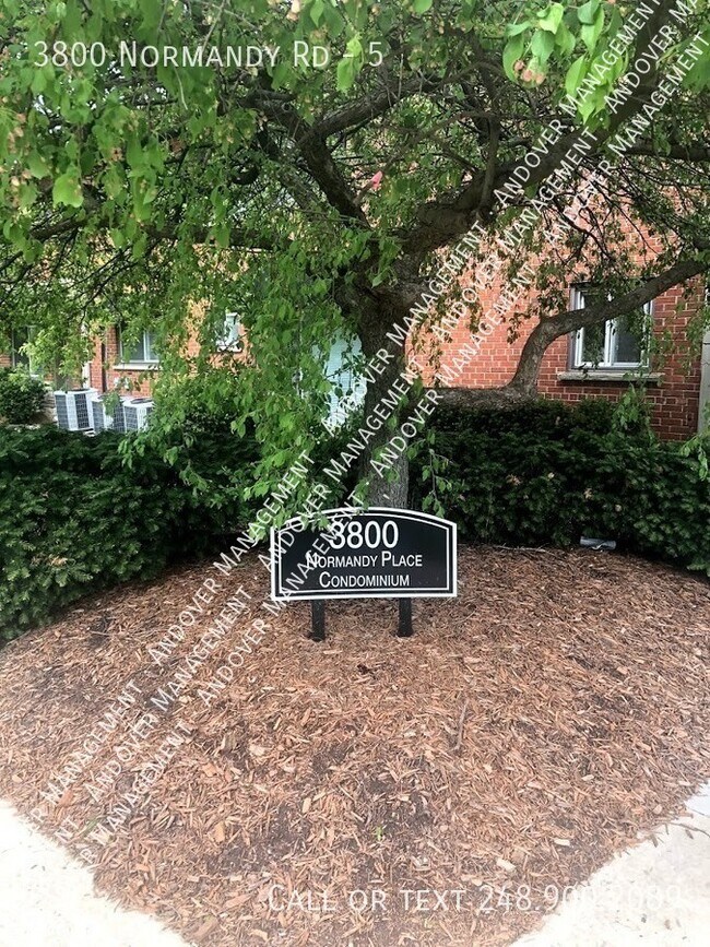 Foto del edificio - North Royal Oak Townhouse