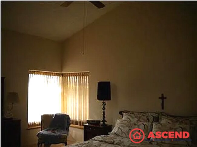 Foto del edificio - Cozy 3BD/2BA Home in Bakersfield's 93308 — Fireplace & Pets Welcome!
