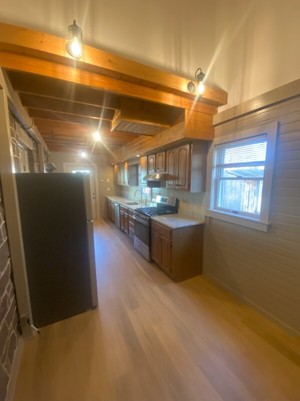 Building Photo - 605 Rosemont Ave