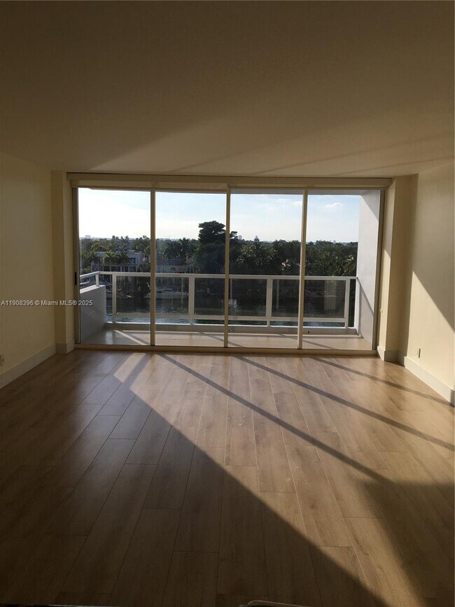 Foto del edificio - 5700 Collins Ave