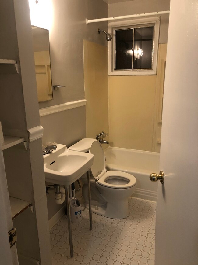 Bathroom - 2120 Braddish Ave