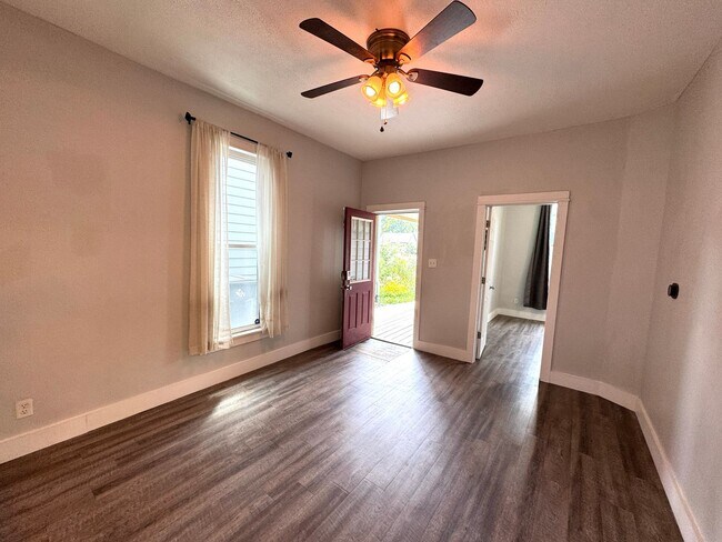Foto del edificio - 1242 Cottage Ave