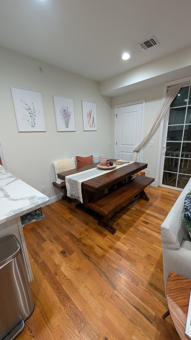 Foto del edificio - 104 Broughton Ave