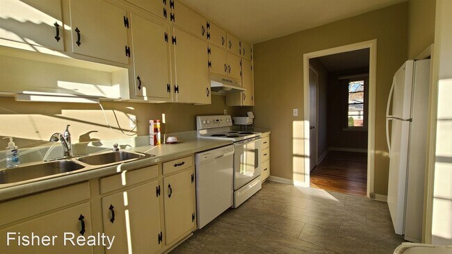 Building Photo - 2 br, 1 bath House - 28 Trowbridge Lane