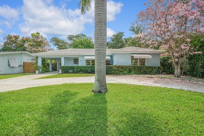 Building Photo - 3410 Poinsettia Ave