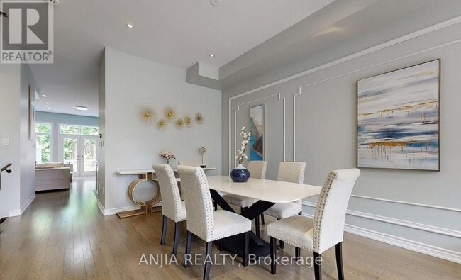 Photo du bâtiment - 74 Church St S