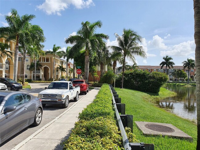 Foto del edificio - 8900 NW 107th Ct