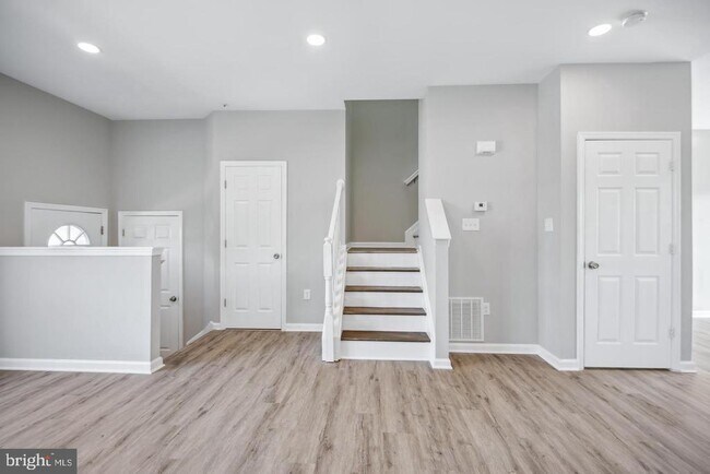 Building Photo - 7135 Ladd Cir