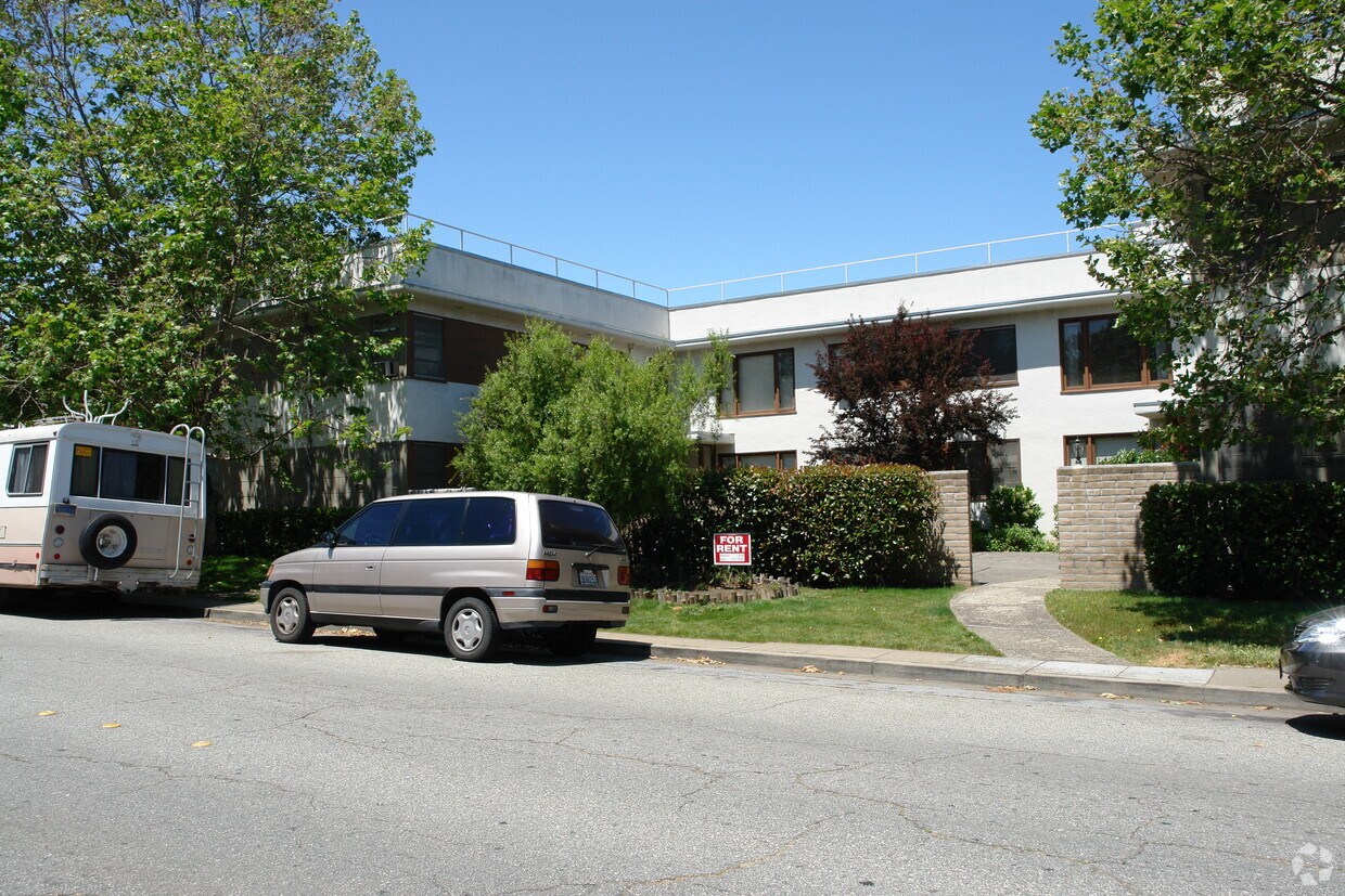 Primary Photo - 1290 Holly St
