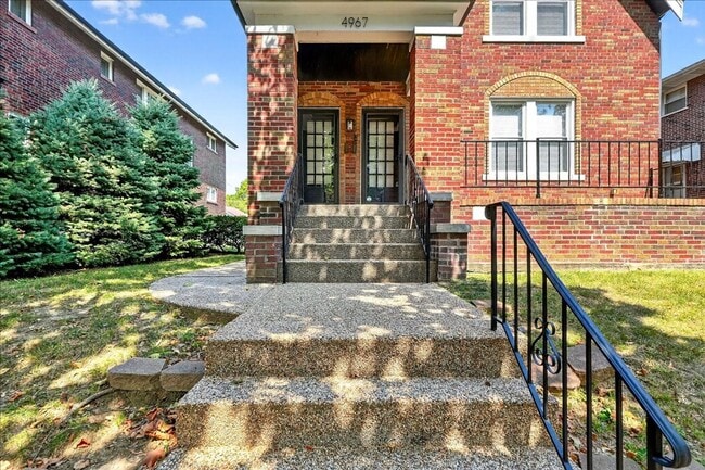 Building Photo - 4967 Miami St