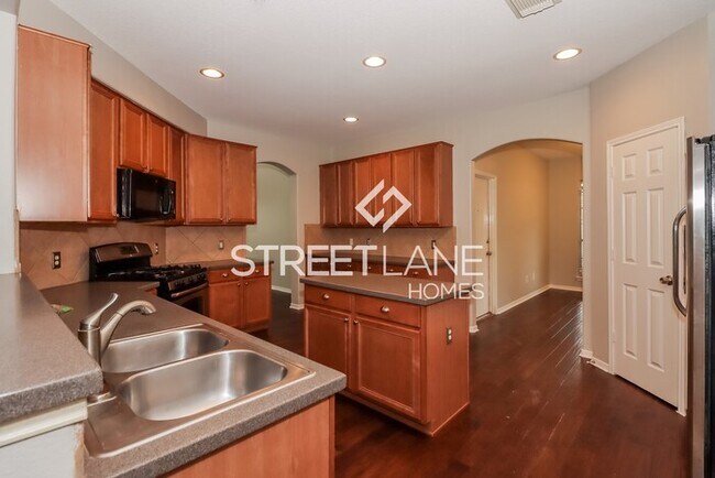 Building Photo - Spacious 5 bedroom home in Houston!