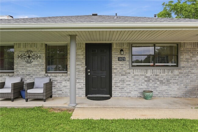Foto del edificio - 3821 Brighton Dr