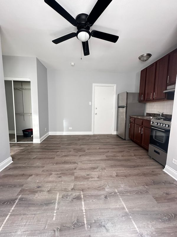 Foto del edificio - 4756 N Maplewood Ave