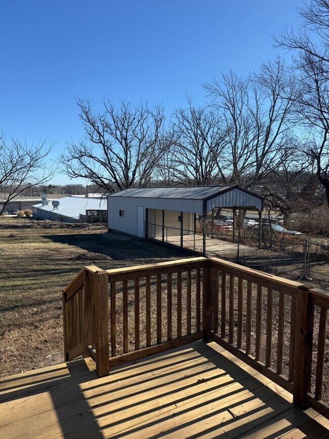 Foto del edificio - 3 bedroom 2 bath home with fenced back yard