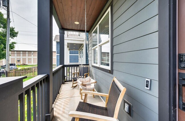 Foto del edificio - Stunning 3BE/3BA in one of Nashville's hottest neighborhood, The Nations!